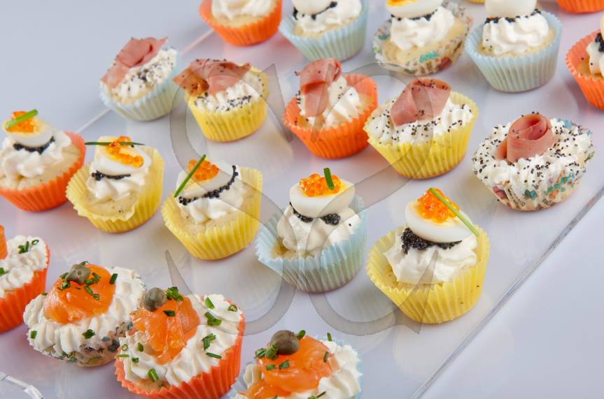Cupcakes salés (saumon, bresaola, œuf de caille / 20 pcs) 