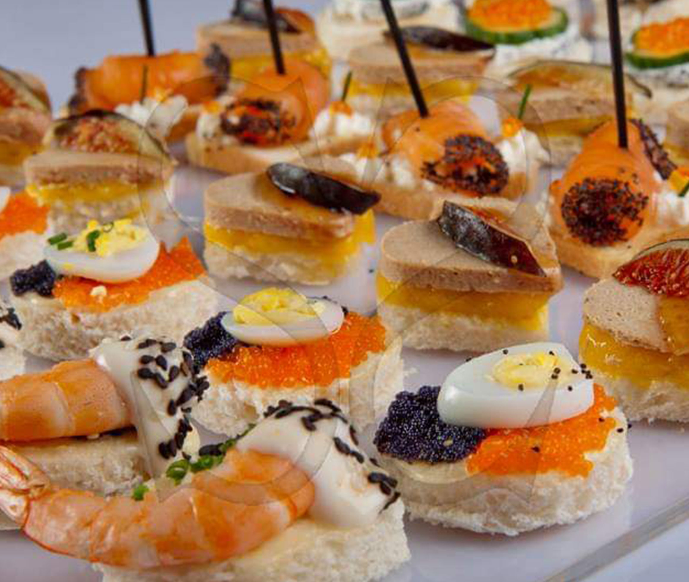 Canapés traditions (saumon, œuf de caille, crevette / 24 pcs)