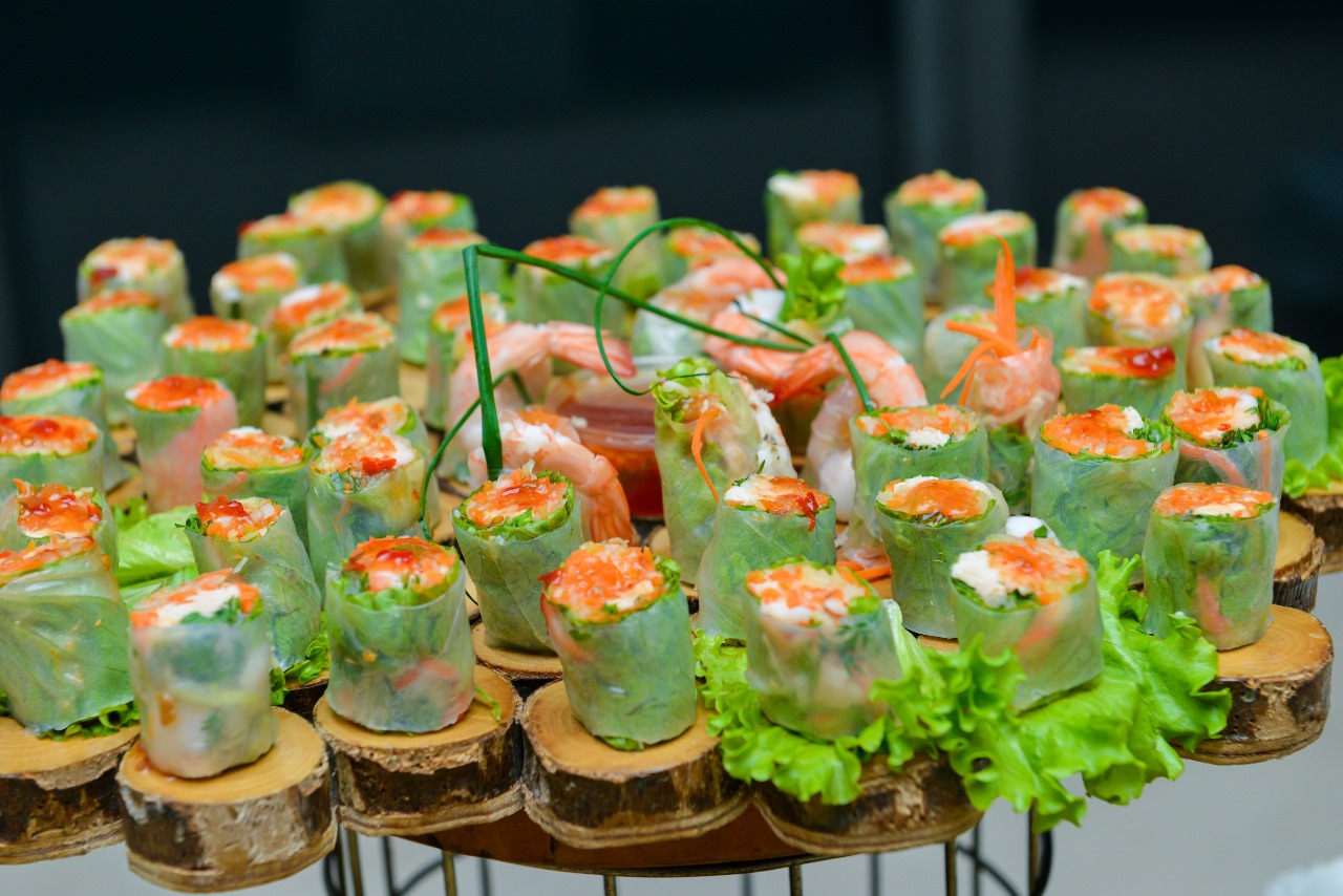 Rouleaux de printemps (choux, carotte, poulet, crevette / 24 pcs) 