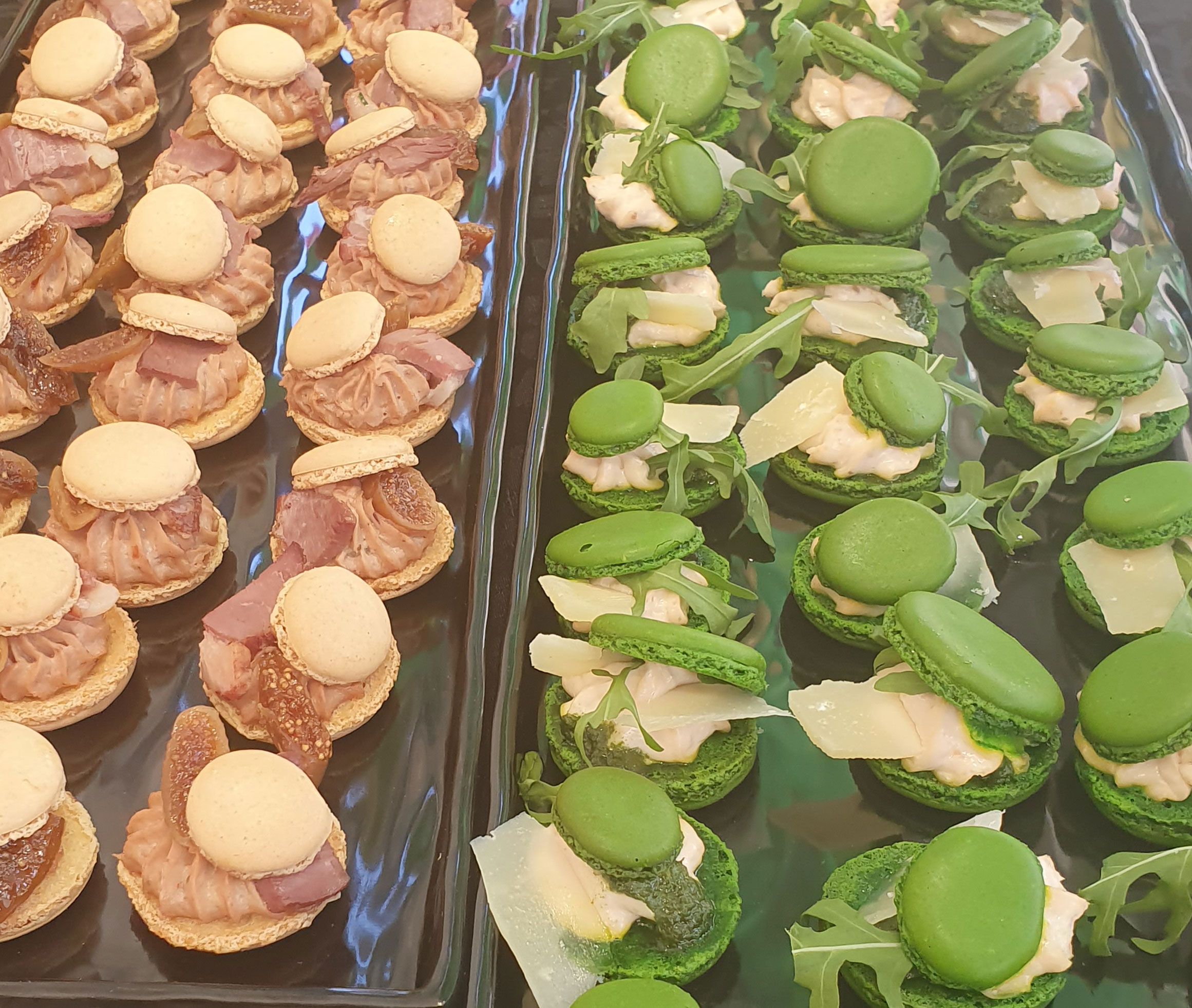 Macarons salés (foie gras, saumon, pesto / 20 pcs) 