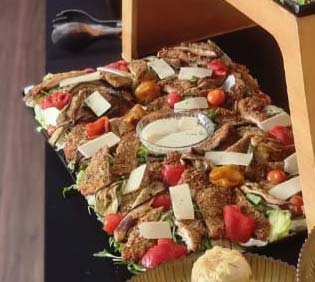 Salade césar (poulet aux graines, parmesan, 10 personnes)